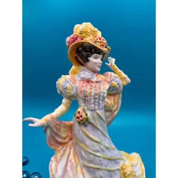 Royal Doulton "Primrose" HN3710, Flowers of Love Collection, 1995, BOX